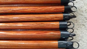 Mango de escoba de madera con cabezal de escoba de varilla natural pulida, precio al por mayor para el hogar - Product Image 3