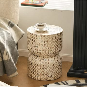 Mesa auxiliar de doble tambor con incrustaciones de nácar y un delicado motivo de patrón cruzado, disponible a precios de mayorista. - Product Image 1