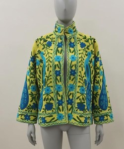 Veste en velours brodée à la main de style vintage Suzani, broderie paon, manteau bohème, vêtement d'extérieur artisanal indien, blazer d'hiver - Product Image 4