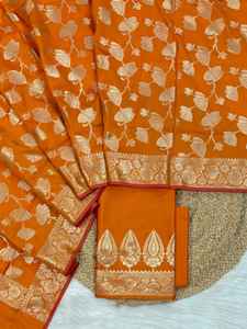 Conjunto de traje Banarasi Semi Katan para mujer, diseñado para ocasiones festivas, con un acabado tejido de alta calidad y un aspecto clásico de tejido Banaras. - Product Image 4