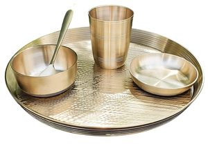 ชุดอาหารทองเหลืองหรูหรา จานเสิร์ฟขนาด 30 ซม. น้ำหนัก 1350 กรัม ลายเรขาคณิต จาน ชาม ช้อน ถ้วย ชุดเสิร์ฟแบบดั้งเดิม สำหรับงานเทศกาล - Product Image 6