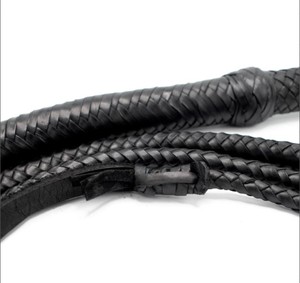 Fouet en cuir noir à poignée tressée 16 brins, fouet de combat robuste WP-1101 - Product Image 3