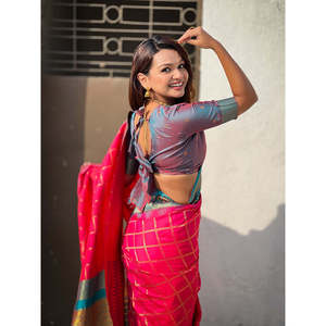 ผ้าซารีทอแบบดั้งเดิมของ Elite Weaves ลายซารีแบบตัดกันสีชมพู ผ้าไหมเนื้อนุ่ม ลายตาราง  เสื้อผ้าอินเดีย/ปากีสถาน - Product Image 2