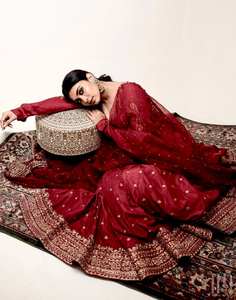 Robe Anarkali rouge élégante avec dupatta – Robe de créateur indienne brodée pour femme, idéale pour les mariages et les fêtes ethniques - Product Image 2