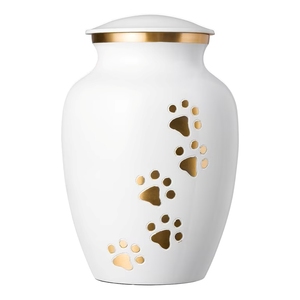 โกศบรรจุอัฐิสัตว์เลี้ยงทำมือจากทองเหลืองขัดเงา พร้อมลายพิมพ์อุ้งเท้าสีทอง สำหรับเก็บอัฐิในพิธีศพ - Product Image 4
