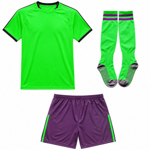Tenue de football de qualité supérieure, uniforme d'équipe, uniforme de football en matériau durable, uniforme de football fabriqué au Pakistan, logo personnalisé, haute qualité - Product Image 2