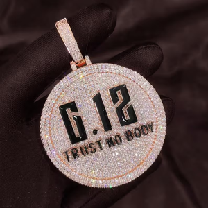 Pendentif Charm Hip Hop Unisexe Evanex Diamond G.12 en Moissanite Brillante Plaqué Or Rose avec Sertissage Griffe, Effet Glacé Sans Corps de Bijou - Product Image 1