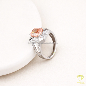 Anillo de compromiso único de moissanita para mujer inspirado en la moda nupcial contemporánea, disponible con calidad y precio de exportación. - Product Image 3
