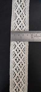 Dentelle en coton doux avec motif crochet fin pour une finition élégante des vêtements. - Product Image 3