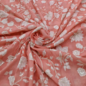 Tela de crepé de viscosa lista para coser con estampado posicional, tela orgánica transpirable y suave para la confección de prendas étnicas. - Product Image 5