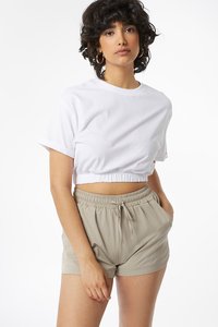 Ensemble 2 pièces pour femmes, haut court côtelé sans bretelles gris, short au-dessus du genou, tenue décontractée printemps-été, en coton et élasthanne tricoté - Product Image 5