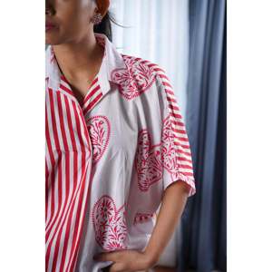 Blusa Elegante de Corte Cuadrado con Diseño de Medio Corazón para Mujer - Product Image 3