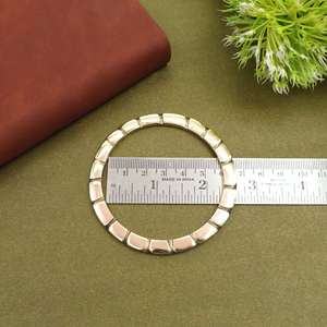 Brazalete Dorado con Diseño Geométrico al por Mayor para Mujer, Estilo Moderno, Joyería de Moda, Personalización OEM ODM - Product Image 2