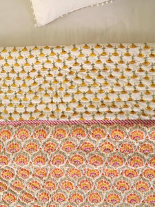 Edredón de Invierno Bohemio Estampado Hecho a Mano y Ecológico con Borde Naranja para Uso Doméstico, Cubrecama de Algodón, Creación Boho - Product Image 3
