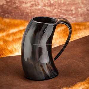 Tasse en corne naturelle faite à la main, polie, style viking, design animal nautique, durable et attrayant pour boire de la bière - Product Image 4