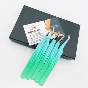 Pinzas de extensión de pestañas de acero inoxidable con logotipo personalizado probadas a mano con punta puntiaguda de embalaje personalizado sostenible - Product Image 1