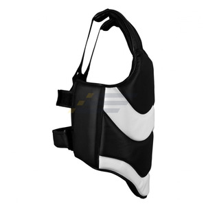 Équipement de kickboxing et de boxe pour femmes en gros – Protège-poitrine personnalisé en caoutchouc avec logo - Product Image 5