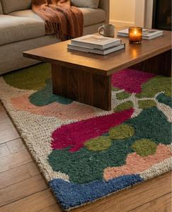 Elegante Alfombra Floral Abstracta Hecha a Mano - Alfombra Geométrica Botánica Colorida en Verde Salvia, Magenta y Rosa - Product Image 2