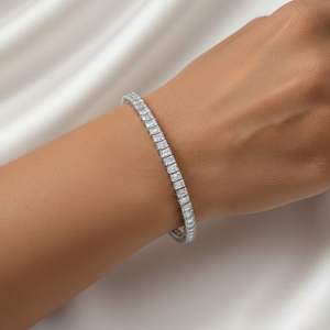 Pulsera con Diamantes de Corte Esmeralda de 8.00 CTW de Peso Total, Diseño Lineal - Product Image 6