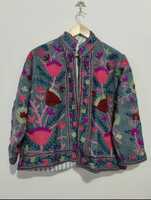 Chaqueta corta Suzani de la mejor calidad, bordada a mano, acolchada, estilo Kantha, abrigo vintage, regalo para ella.