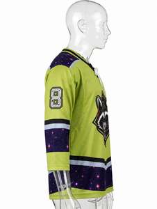 Camiseta de hockey sobre hielo verde lima personalizada, uniforme de práctica sublimado con mascota de mapache galáctico, ropa deportiva transpirable de malla con cordones - Product Image 5