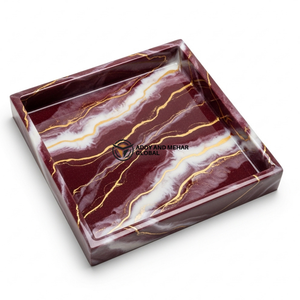 Plateau contemporain en marbre bordeaux – Plateau de service en résine brillante avec accents dorés - Product Image 1