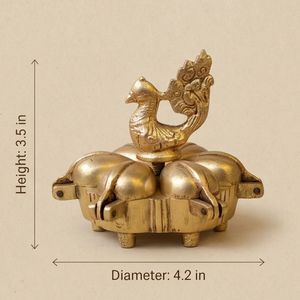 Boîte à Kumkum en laiton artisanal avec poignée paon, figurine animalière plaquée or, sculpture décorative pour la maison, artisanat de moulage - Product Image 2