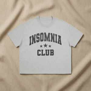 Camiseta de Algodón para Mujer Insomnia Club, Manga Corta, Cuello Redondo, Corte Regular, Estilo Casual Urbano, Logotipo Estampado, Tejido Jersey - Product Image 3