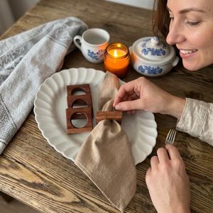Porte-serviettes de mariage en bois de hêtre, design moderne et luxueux, écologique, durable, fait main, anneaux à serviettes, décoration de table - Product Image 1