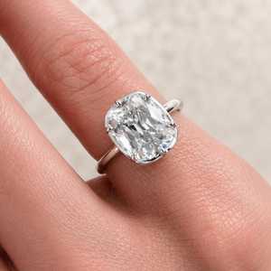 Anillo de Compromiso Moderno con Moissanita Brillante de 2 Quilates, Corte Cojín, Plata 925 Original, Regalo para Ella, para Bodas, Ceremonias y Fiestas - Product Image 2