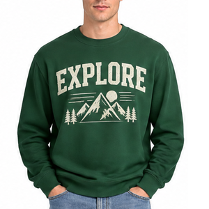 Sweat-shirt personnalisé pour homme, vert foncé, col rond, imprimé avec des motifs d'aventure en plein air, de montagne et de forêt, pull imprimé - Product Image 1
