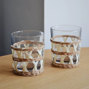 Verres à boire décoratifs avec support en jacinthe pour un service quotidien et une présentation de table moderne - Product Image 1