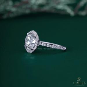 Bague de fiançailles de luxe en or blanc 18 carats avec halo de diamants ronds de 4,5 carats, bande pavée, diamant de laboratoire, pour femme - Product Image 3