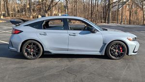 รถฮอนด้า ซีวิค ไทป์ อาร์ ปี 2023 สภาพดีเยี่ยม มือสอง ใช้งานน้อย พวงมาลัยซ้ายและขวา - Product Image 2