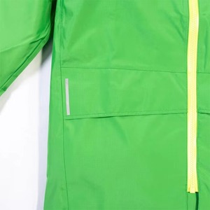Chaqueta Impermeable para Hombre con Capucha, Ligera, Cortavientos, Reflectante, para Senderismo al Aire Libre, Transpirable y de Secado Rápido, Color Verde - Product Image 2