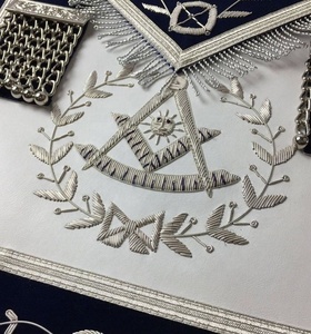 Collar de cadena Past Master Blue Lodge - Insignia de lujo para coser con base azul y pedrería plateada - Product Image 5