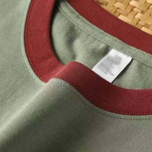 Camiseta de Manga Corta con Cuello Redondo para Hombre, Estilo Vintage, Color Verde Sólido, Detalles en Contraste, Logotipo Frontal, 100% Algodón - Product Image 4