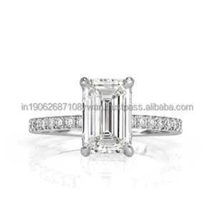 Anillo de compromiso cultivado en laboratorio de corte esmeralda, diseño solitario de banda pavimentada, joyería de boda elegante para mujer - Product Image 1