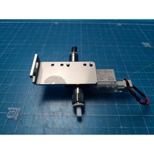 Válvula Compacta de Accionamiento Neumático CKD 3QRA110-C3H-FL614976, Usada como Pieza de Repuesto para Equipos Legacy Semiconductor - Product Image 4