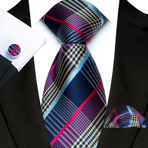 Conjunto de corbata de seda para hombre con estampado a cuadros naranja, gemelos y pañuelo de bolsillo, estilo clásico para uso empresarial. - Product Image 6