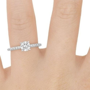 Anillo de compromiso clásico de oro de 10K con diamante cultivado en laboratorio y diamante central radiante, venta al por mayor y al detalle OEM - Product Image 3