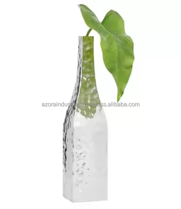 Nouveau design de vase à fleurs de table en aluminium fait à la main avec décoration pour la maison et l'extérieur par Azora industries - Product Image 3