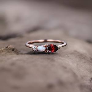 Bague de Fiançailles Vintage en Grenat Rouge et Opale, Style Art Déco, Moissanite Taille Poire, 3 Pierres, Bague de Promesse Nuptiale, Plaqué Or Rose 925 - Product Image 1