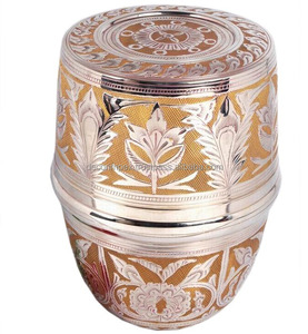 Urne funéraire en laiton moderne et écologique, vase de table pour la maison ou les services funéraires - Product Image 1