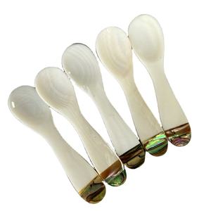 Atractiva Cuchara para Servir Caviar de Nácar Rosa de Lujo Personalizable, Pulido Espejo Ecológico para Cenas Elegantes y Bodas - Product Image 3