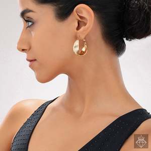 Pendientes de moda de aros de alambre dorado entrecruzados antideslustre PRAO con diseño único - Product Image 1
