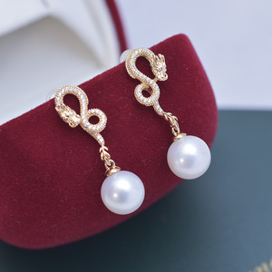 ต่างหูมุกน้ำจืดทรงกลมสีขาวขนาด 10-11 มม. ขายส่ง เงินแท้ S925 รูปหัวใจ แสงเงาสวยงาม ดีไซน์ทันสมัย - Product Image 2