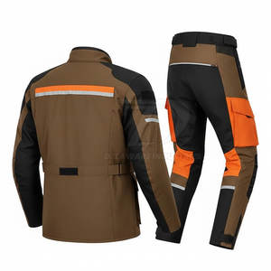 Combinaison textile de moto moderne, conçue pour les motards de tous les jours, avec des panneaux renforcés, un tissu confortable et un design tendance. - Product Image 2