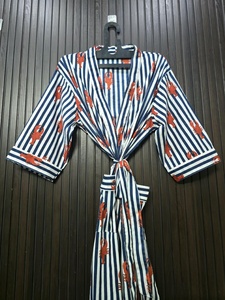 เสื้อคลุมอาบน้ำผ้าฝ้ายยาวสำหรับผู้หญิง สีน้ำเงินเข้ม ลายกุ้งก้ามกราม แขนสามส่วน เสื้อคลุมอาบน้ำลำลอง คอวี ผ้าทอเนื้อนุ่ม - Product Image 4
