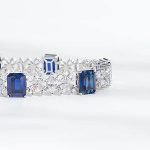 Pulsera de Moissanita Azul Corte Esmeralda en Plata 925 con Diamantes Corte Pera, Joyería Personalizada de Fabricante de India - Product Image 3